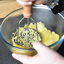Écrase purée manche en bois*