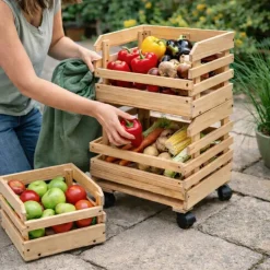 Lot de 3 caisses à fruits et légumes en bois de pin sur roulettes - 37x30x80 cm* Online
