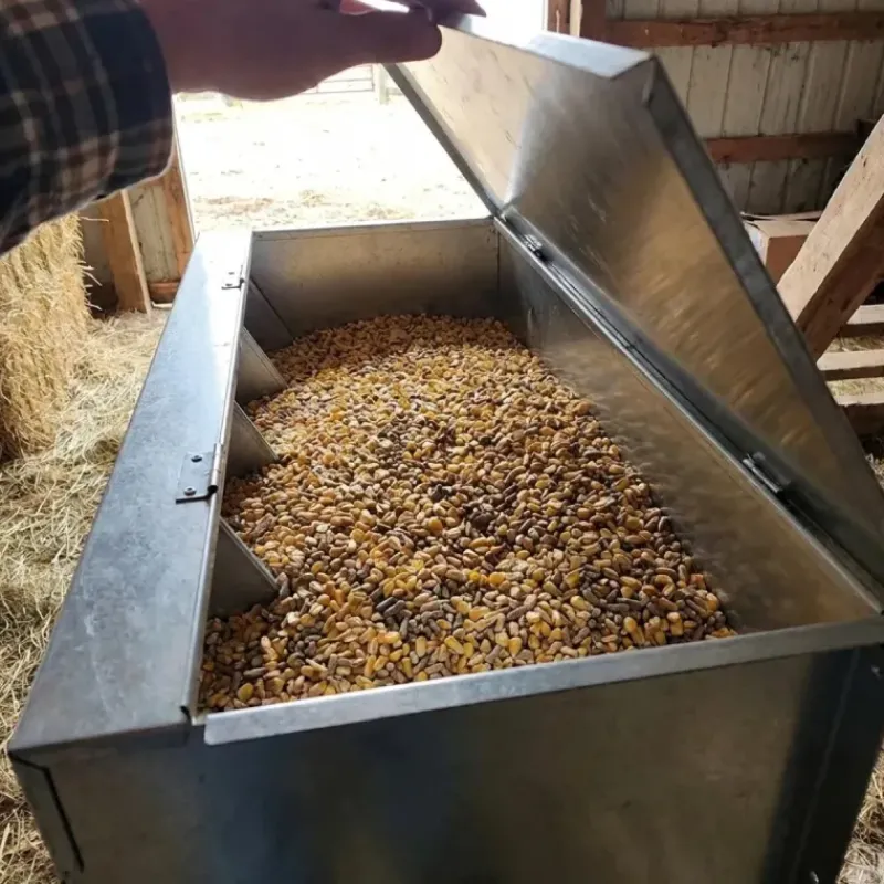 Mangeoire 20 kg 4 compartiments métal 46 x 17 x 40 cm* Clearance