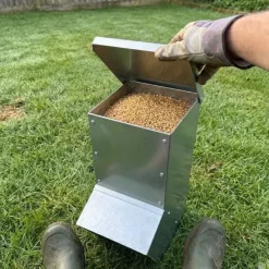 Mangeoire à trémie galvanisée 7 kg 17 x 18 x 39 cm* Online