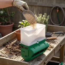 Mangeoire BEC anti-gaspillage 10 Kg fixation grillage et murale* Hot