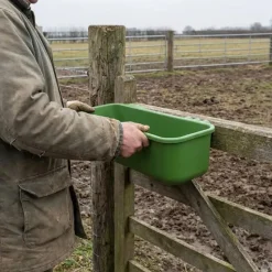 Mangeoire longue plastique et fibre de verre à suspendre* Best