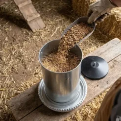 Mangeoires volaille à trémie métal 5kg en lot de 10* Clearance