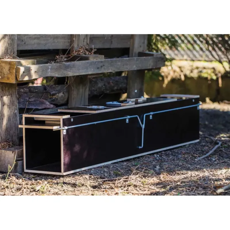 Piège boite à fauve bois 2 entrées ouverture 135x19x24* Hot