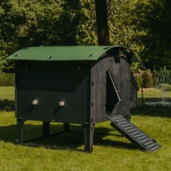 Poulailler sur pieds en plastique recyclé 8 à 15 poules* Outlet