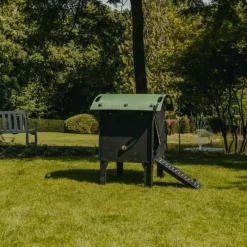 Poulailler sur pieds en plastique recyclé 5 à 9 poules*