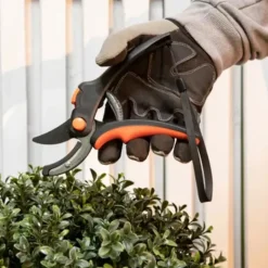 Sécateur Black&Decker® 20cm - Coupe précise et ergonomique* Discount