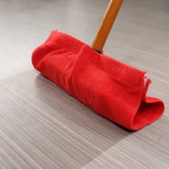 Serpillères pour balai en microfibre bleues et rouges Lot de 4* Discount