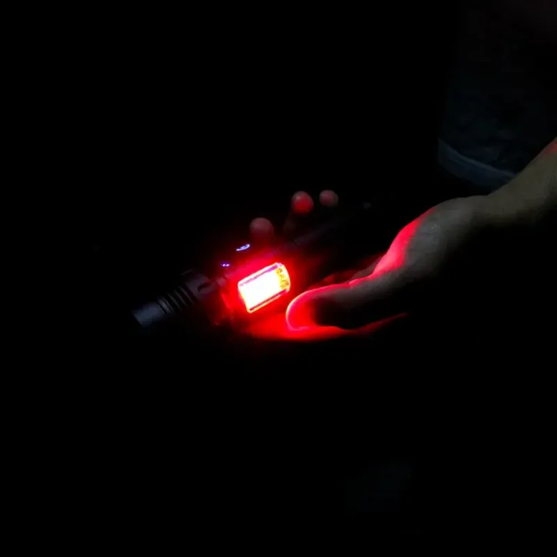 Torche Bright 2000 lumens 3 niveaux d'intensité, en alliage d'alu*